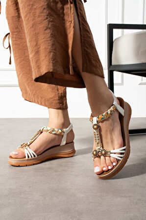 Beyaz Biyeli Günlük Aksesuarlı Kadın Sandalet