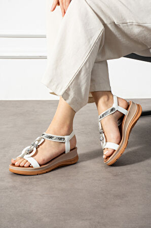 Beyaz Tek Bant Halka Taş Bağcık Aksesuarlı Günlük Kadın Sandalet