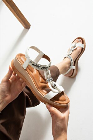 Beyaz Tek Bant Halka Taş Bağcık Aksesuarlı Günlük Kadın Sandalet