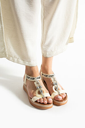 Bej Tek Bant Halka Taş Bağcık Aksesuarlı Günlük Kadın Sandalet