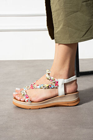 Beyaz Çiçekli Saten Kumaş Günlük Taş Biyeli Kadın Sandalet