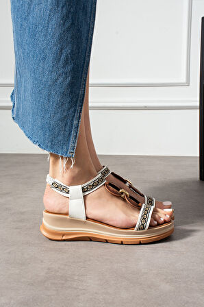 Beyaz Tek Bant Aksesuarlı Günlük Kadın Sandalet