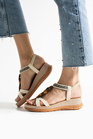 Bej Günlük Aksesuarlı Kadın Sandalet