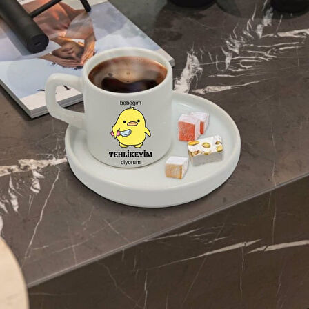 Bebeğim Tehlikeyim Diyorum Tasarımlı Türk Kahve Fincanı ve Altı
