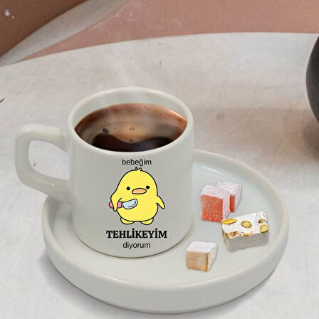Bebeğim Tehlikeyim Diyorum Tasarımlı Türk Kahve Fincanı ve Altı