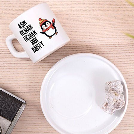 Aşık Olmak Uçmak Gibi Bir Şey Tasarımlı Türk Kahve Fincanı – Hediyelik Tekli Fincan