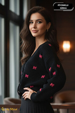 Kadın Triko Hırka Düğmeli V Yaka Kısa Fiyonk Detaylı Dokulu Hırka