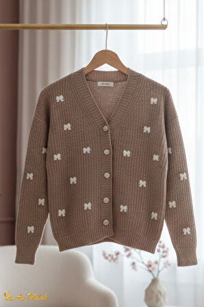 Kadın Triko Hırka Düğmeli V Yaka Kısa Fiyonk Detaylı Dokulu Hırka