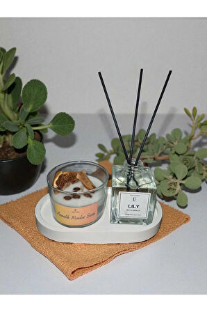 Dekoratif 3’lü Hediye Seti | Soya Mum (Portakal, Kahve, Tarçın) + Zambak Esanslı Bambu Oda Kokusu