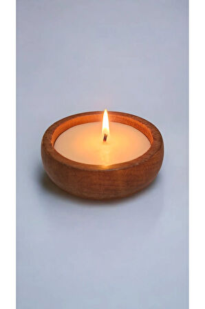 Zambak Kokulu Mum – Ahşap Kasede El Yapımı Soya Wax | Ferah & Zarif Aromaterapi Mum