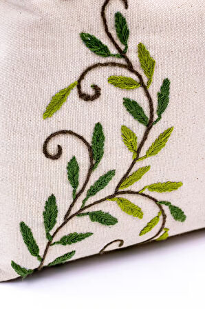 Kanvas Kumaş İşlemeli El Çantası