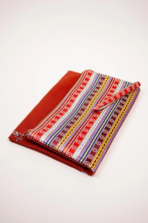 Katlanabilir Portföy Çanta – Etnik Desenli, İçi Astarlı, Bilek Askılı 34x43 cm
