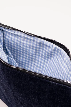 El Çantası Denim Kumaş Fermuarlı İçi Astarlı Nakış Detaylı 30 × 21 cm
