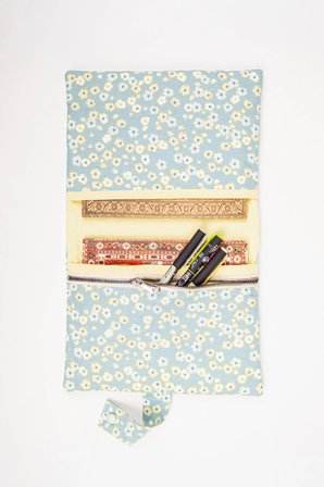 Kitap Kılıfı ve Defter Kılıfı 20x25 cm A5 Uyumlu Fermuarlı Kalem Cepli Kumaş Organizer
