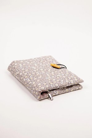 Kitap Kılıfı ve Defter Kılıfı 20x25 cm A5 Uyumlu Fermuarlı Kalem Cepli Kumaş Organizer