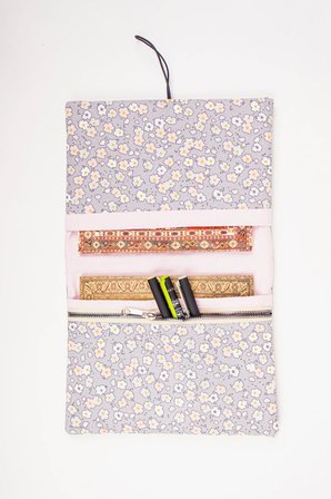 Kitap Kılıfı ve Defter Kılıfı 20x25 cm A5 Uyumlu Fermuarlı Kalem Cepli Kumaş Organizer