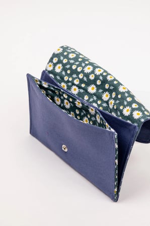 adın Cüzdan – Mavi Duck Kumaş Çıtçıtlı Papatya Desenli 21x12 cm