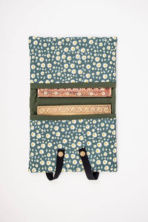 Kitap ve Defter Kılıfı – Papatya Desenli Çok Bölmeli Kumaş Organizer 19x26 cm