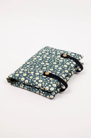 Kitap ve Defter Kılıfı – Papatya Desenli Çok Bölmeli Kumaş Organizer 19x26 cm