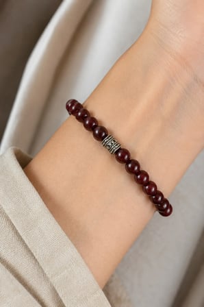 Garnet Taşı Bileklik - Şık ve Özgün Unisex Aksesuar 8mm