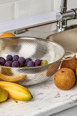 EZMK Ev Gereçleri Ayaklı Paslanmaz Çelik Süzgeç 22 cm Metal Kulplu