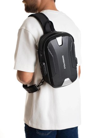 Erkek Şifreli Kilitli Su Geçirmez Tek Sırt Askılı Sling Bag USB ve Kulaklık Çıkışlı Çapraz Omuz Ve Sırt Çantası