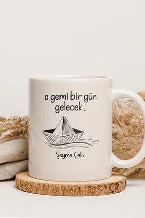 Alya Gift Shop Kişiye Özel O Gemi Bir Gün Gelecek Kupa Bardak