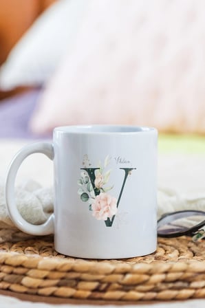 Alya Gift Shop Kişiye Özel V Harfli Kupa Bardak