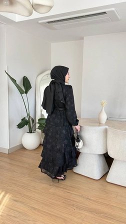 Fırfırlı Katlı Elbise SİYAH