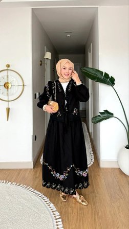 Nakış İşleme Detaylı Tunik Etek Takım Siyah