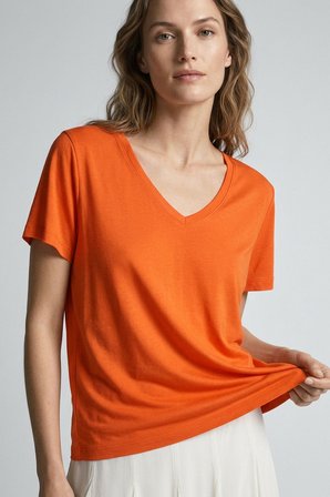 Ön ve Arka V Yaka Basic Viskon Karışımlı Tişört