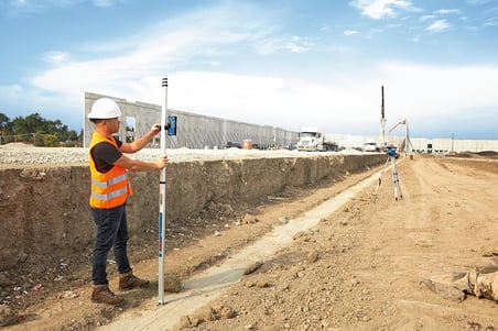 Professional LR 60 Lazer Alıcısı (2xAA pil, Çalışma Alanı: 300 m'ye kadar yarıçap, GRL 600 CHV rotasyon lazeri için ideal)