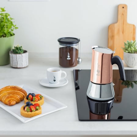 - Venus: 4 Cups Ocak Üstü Espresso Pişirici - 170ml - Kahverengi, Gümüş Renk - Paslanmaz Çelik Gövde - Patentli Güvenlik Valfi - Tüm Ocak Türleri İçin Uygundur (İndüksiyon Dahil)