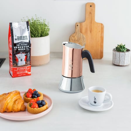 - Venus: 4 Cups Ocak Üstü Espresso Pişirici - 170ml - Kahverengi, Gümüş Renk - Paslanmaz Çelik Gövde - Patentli Güvenlik Valfi - Tüm Ocak Türleri İçin Uygundur (İndüksiyon Dahil)