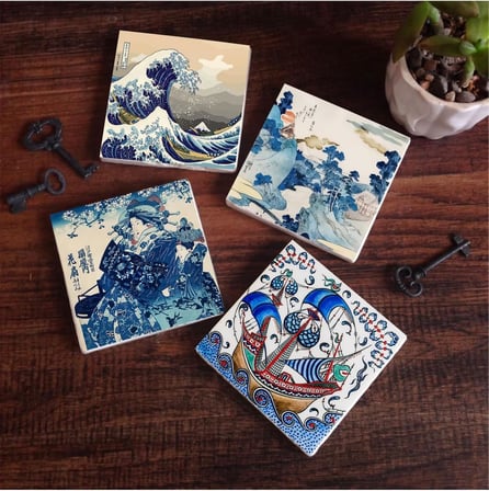 Sanatı, Fuji Dağı, Büyük Dalga, Çini Sanatı Yelkenli Gemi Taş Bardak Altlığı Seti - 4 Parça - Dekoratif, Rustik, 10x10 cm, Kaydırmaz Tabanlı, Şık ve Dayanıklı SC445