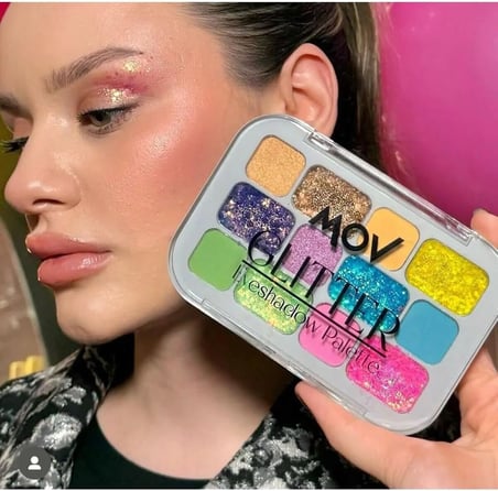 12'li Glitter Göz Farı Paleti – No:04, 13,5 g – Yüksek Pigmentli, Işıltılı Katmanlar, Uzun Süre Kalıcı, Parti/Gece Makyajı için