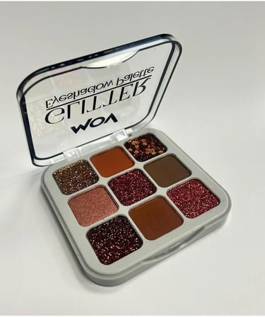 9'lu Glitter Göz Farı Paleti – Işıltılı ve Yoğun Pigmentli Göz Makyajı Paleti, Uzun Süre Kalıcı, Parti & Özel Günler İçin – No:04
