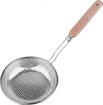 Home Ahşap Saplı Uzun Kulplu Çelik Kevgir – Paslanmaz Metal Süzgeç, Derin Gövdeli, Ergonomik Tasarım, Isıya Dayanıklı, Mutfak Gereci (14 Cm)