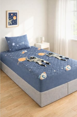 Astronot Desen Tek Kişilik Kapitone Fitted Su Sıvı Geçirmez Yatak Alezi Seti (1 Adet Yastık Kılıflı) (120x200)