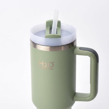 1200 ML Kapasiteli Paslanmaz Çelik Termos Kupa - Entegre Pipetli, Geniş Kulplu, Çift Duvar Vakum Yalıtımlı, Araç İçi Bardaklık Uyumlu Seyahat Matarası ve Çelik Suluk (YEŞİL)