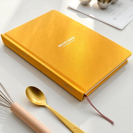 Tarif Defteri – A5 Boyutunda Sert Kapaklı 100+ Tariflik Recipe Journal, Ölçü Tablosu, Not Alanı, İndeks ve Şef Soruları (Sarı)