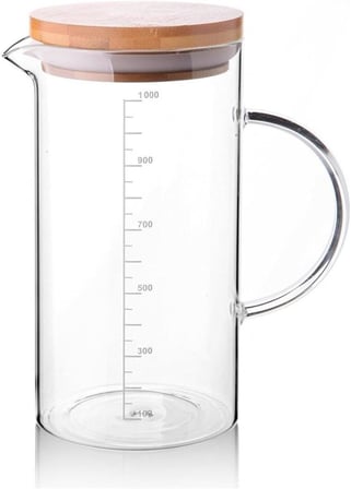 1000ml Bambu Kapaklı Cam Ölçü Kabı – Dayanıklı ve Şeffaf Sıvı &amp; Kuru Malzeme Ölçme Kabı | Mutfak İçin Hassas Ölçüm ve Saklama Çözümü 1000ml - Cam Sürahi Ölçü Kabı