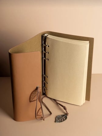 MR SHOPPİNG Deri Kraft Kağıtlı Defter ve Kalem Seti Hediye Seti Özel Tasarım (Taba)