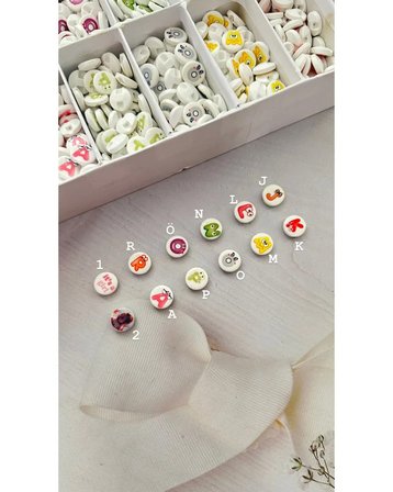 Bebek Düğmesi Karışık Harf Model 24 Adet