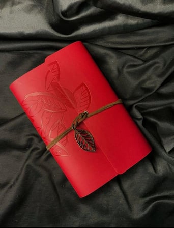 MR SHOPPİNG Deri Kraft Kağıtlı Defter ve Kalem Seti Hediye Seti Özel Tasarım (Kırmızı)