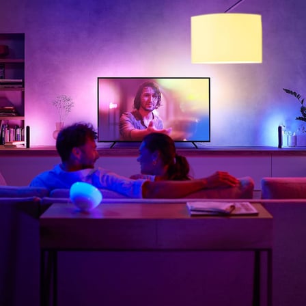 Philips Hue Lightstrip Gradient TV 75'inç Akıllı Renkli LED Şerit Aydınlatma - 25.000 Saat Ampul Kullanım Ömrü