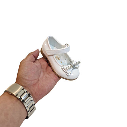 Fiyra 8013 Beyaz Rugan Taşlı Kurdeleli Cırtlı Bebe Babet