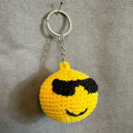 Uretti - Tuğba 9352 4465 El Yapımı Örgü Gözlüklü Emoji Model Anahtarlık
