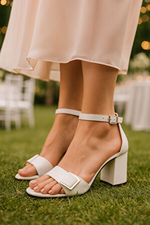 Günlük Kadın Sandalet Tokalı Kalın Topuklu Bantlı Bilekten Bağlı Oval Burunlu Rahat Taban 209