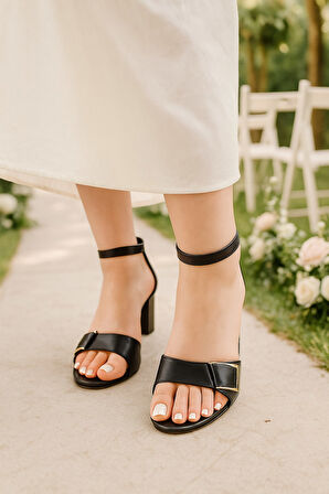 Günlük Kadın Sandalet Tokalı Kalın Topuklu Bantlı Bilekten Bağlı Oval Burunlu Rahat Taban 209